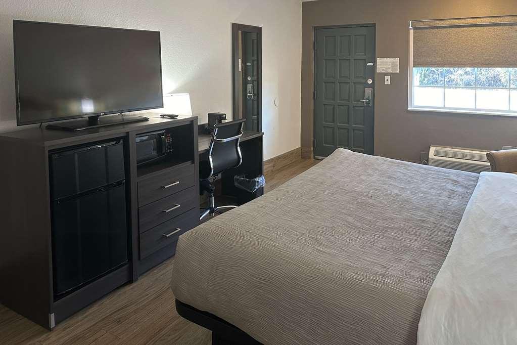 Quality Inn Forsyth Near Ga Public Safety Training Center Room photo